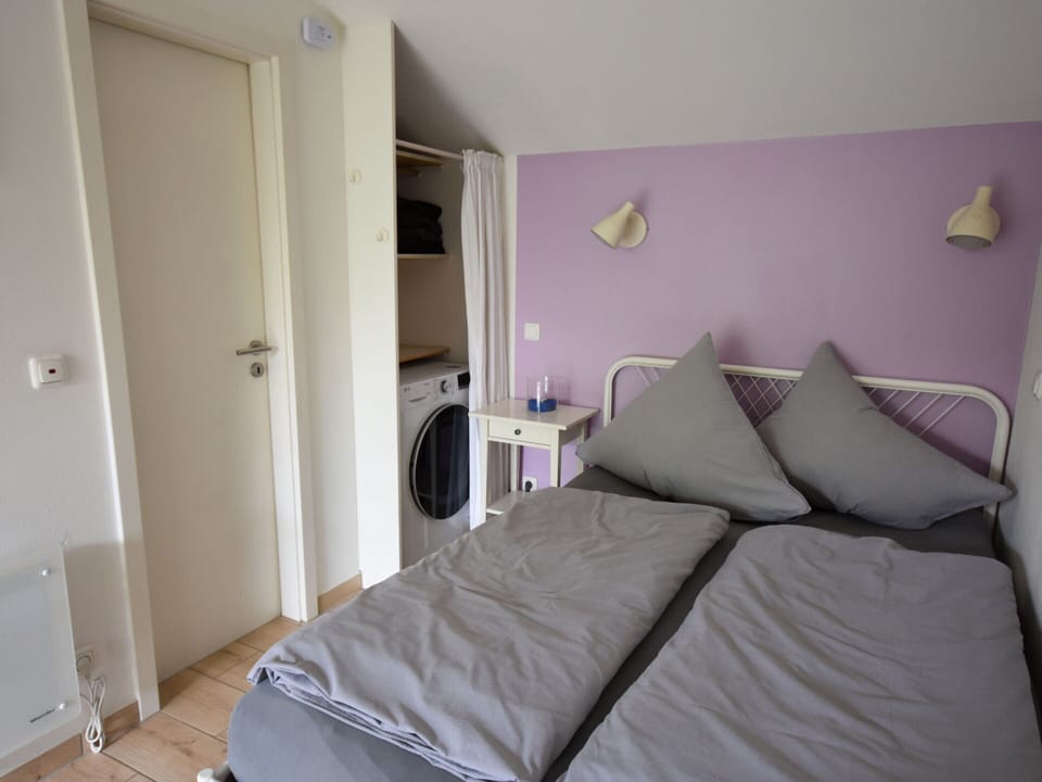 House | 1 bedroom, individually furnished, bed sheets