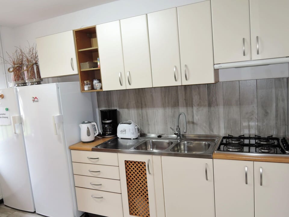 House | Private kitchen | Electric kettle, toaster, highchair
