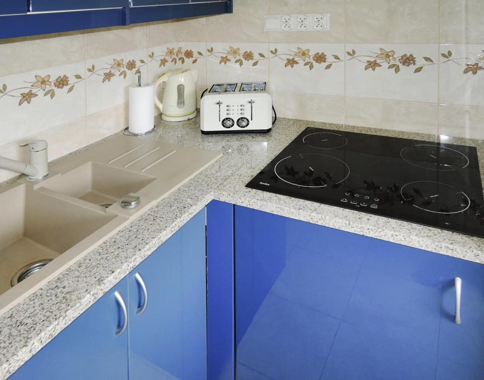 Apartment | Private kitchen | Electric kettle, toaster