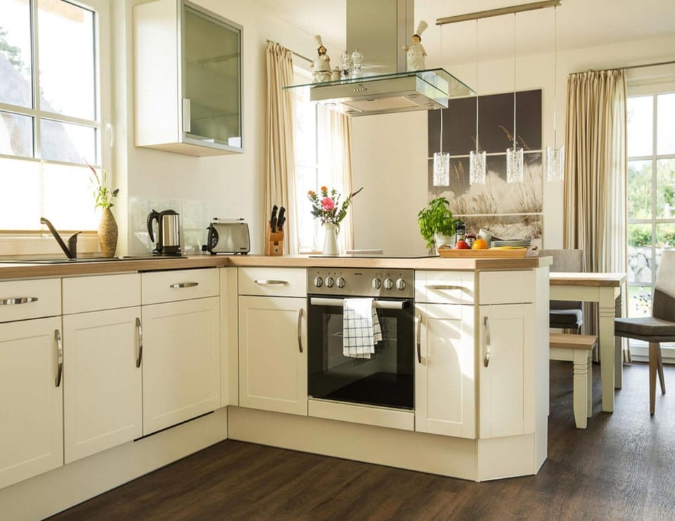 House | Private kitchen | Electric kettle, toaster, highchair