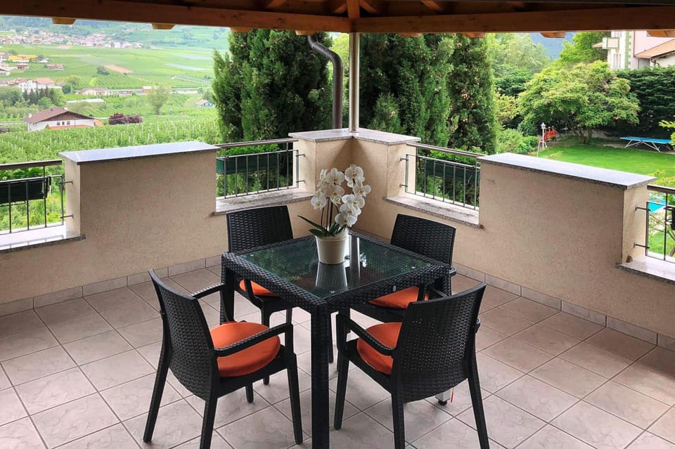 Apartment | Dining