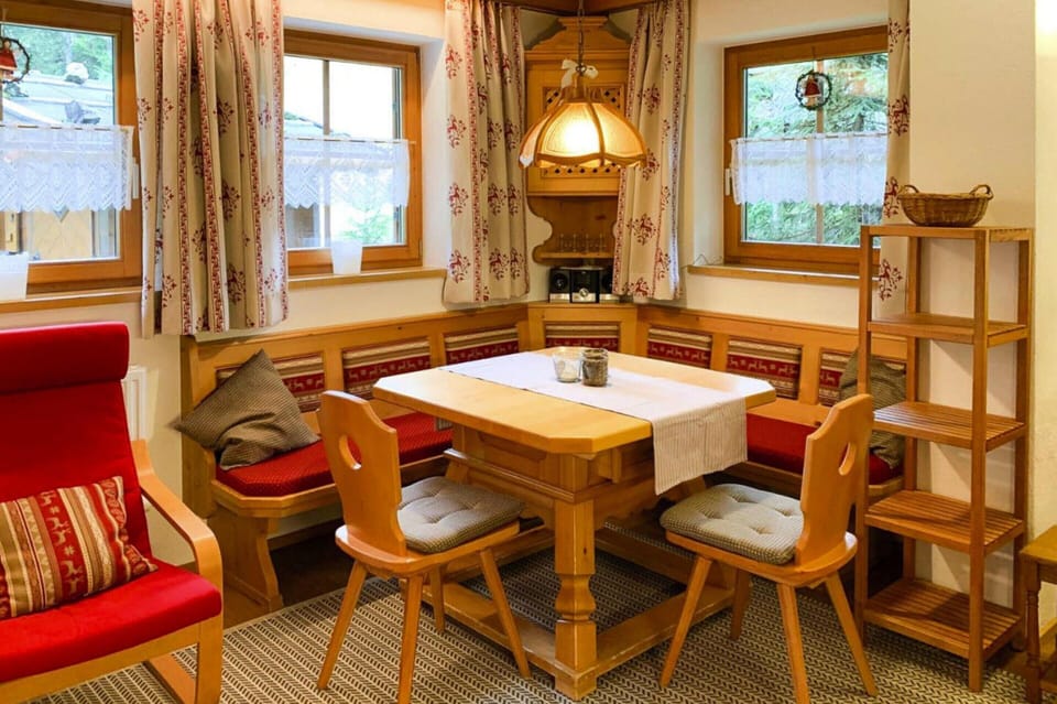 Apartment | Dining