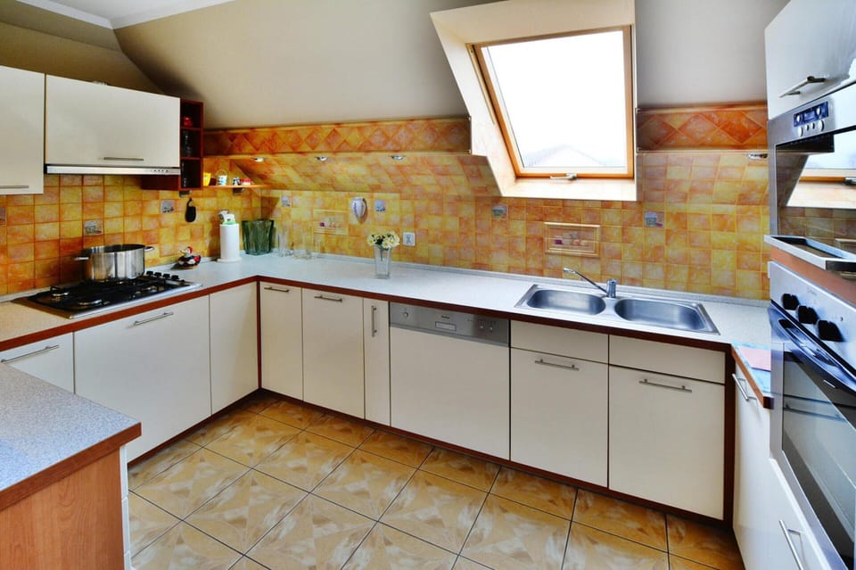 House | Private kitchen | Electric kettle, toaster, highchair