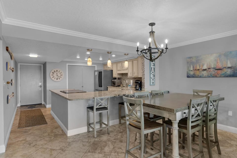 Condo, Multiple Beds (Shoreline Towers 3035) | Dining