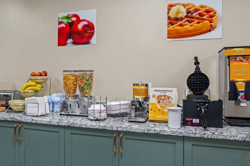 Free daily buffet breakfast
