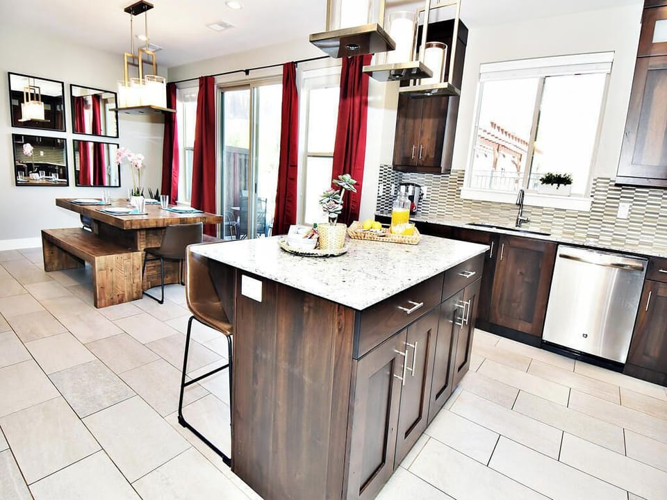 Luxury House, Mountain View | Private kitchen | Full-size fridge, microwave, oven, stovetop
