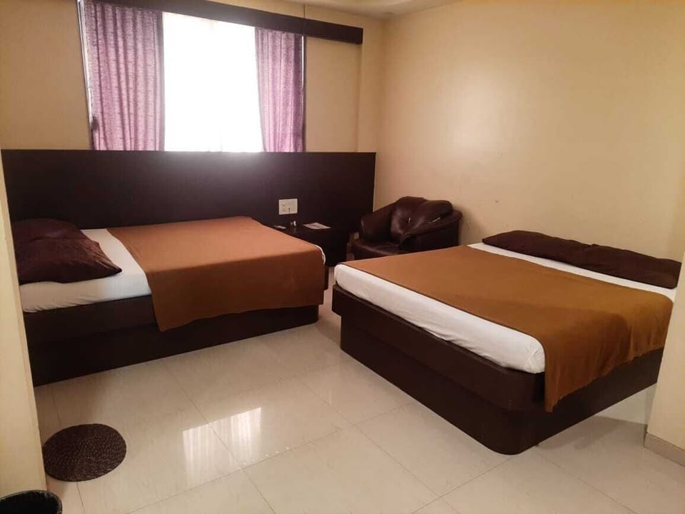 Classic Double or Twin Room | Desk, free WiFi