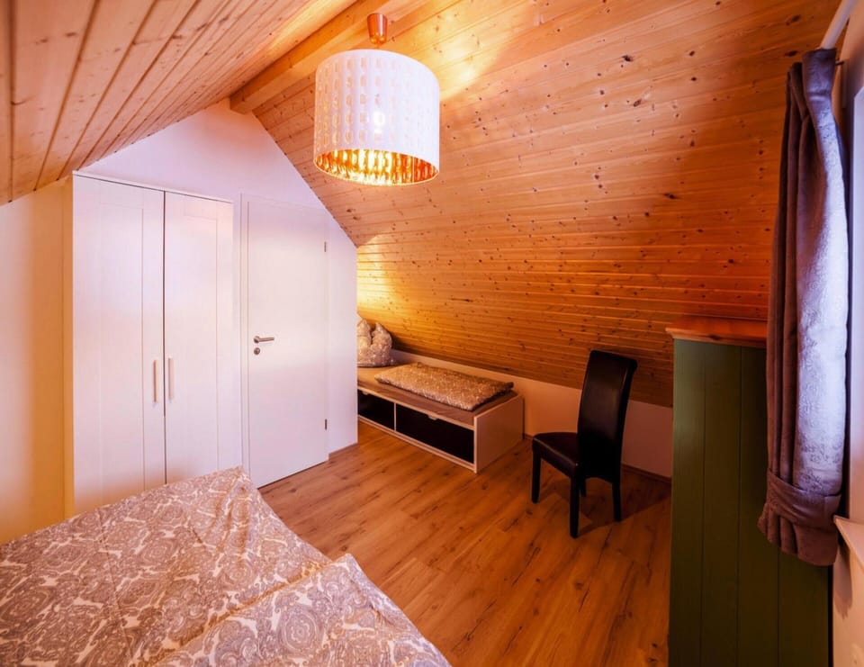 House | 1 bedroom, individually furnished
