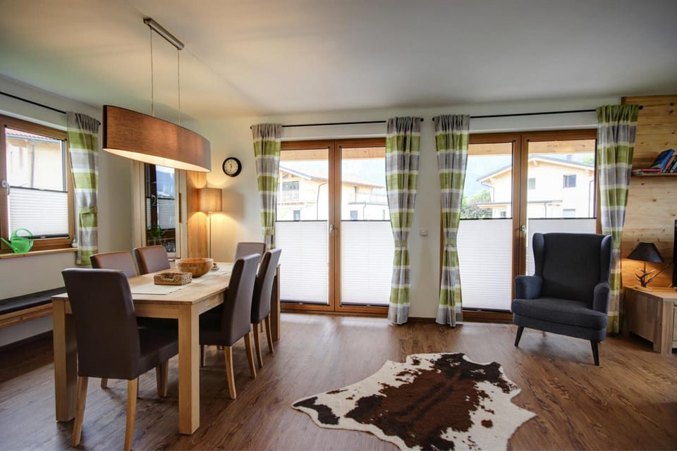 Chalet | Dining