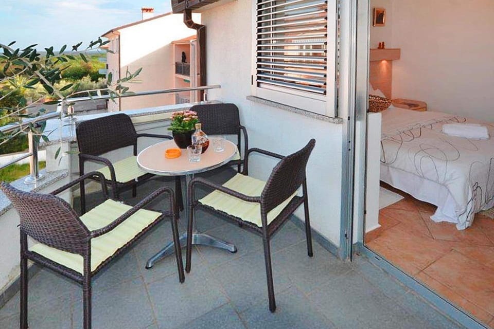 Apartment | Outdoor dining