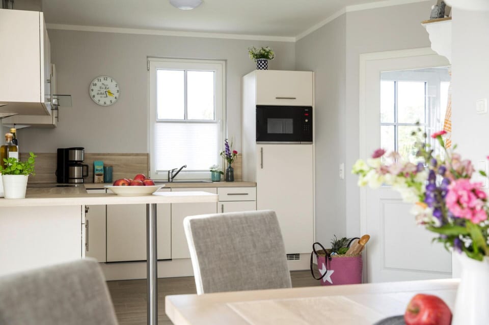 House | Private kitchen | Electric kettle, toaster, highchair