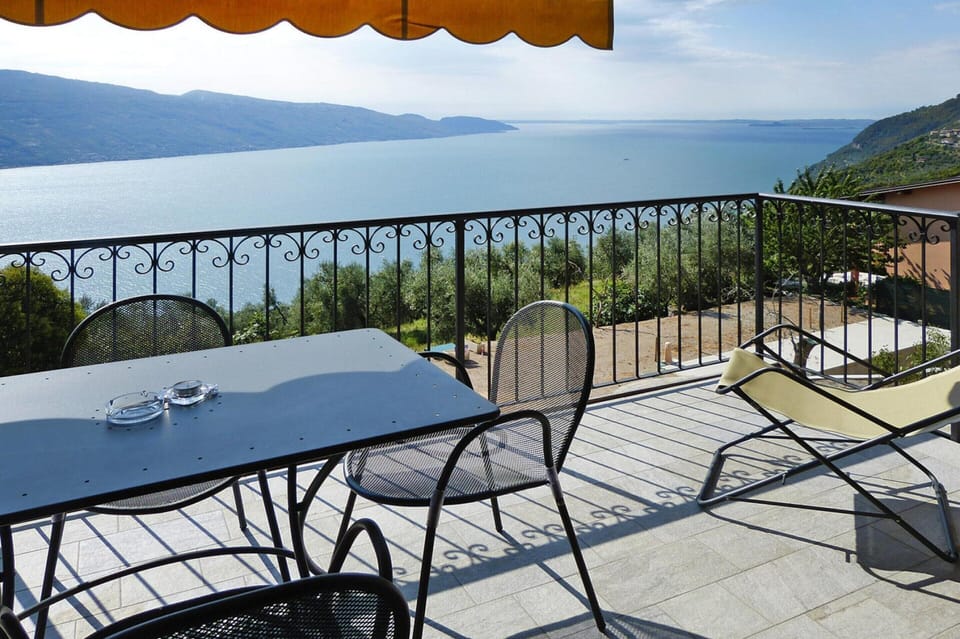 Apartment | Outdoor dining