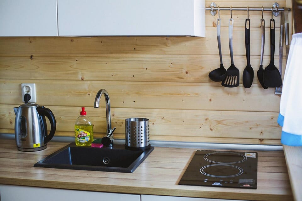 Bungalow | Private kitchen | Electric kettle, toaster, highchair