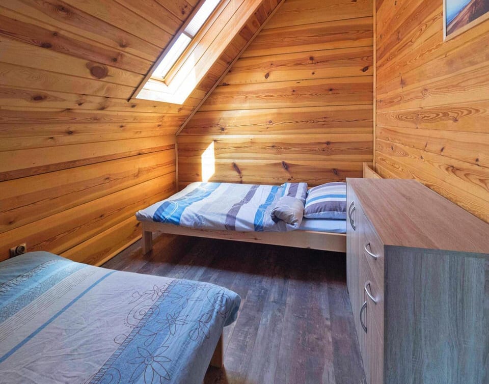 House | 3 bedrooms, individually furnished, bed sheets