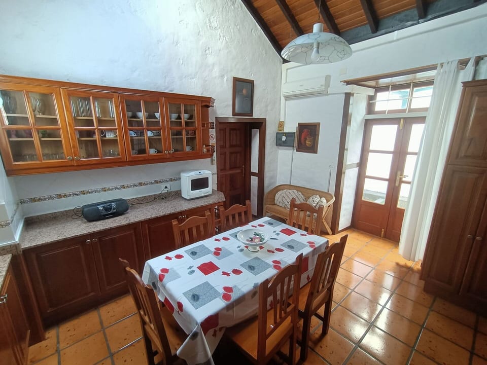 Bungalow | Private kitchen | Fridge