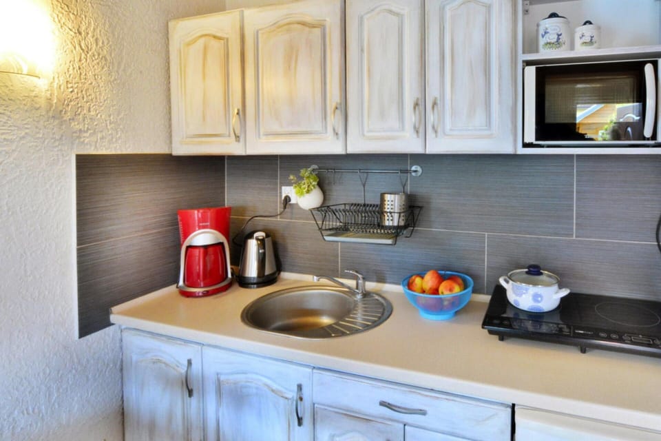 House | Private kitchen | Electric kettle, toaster, highchair