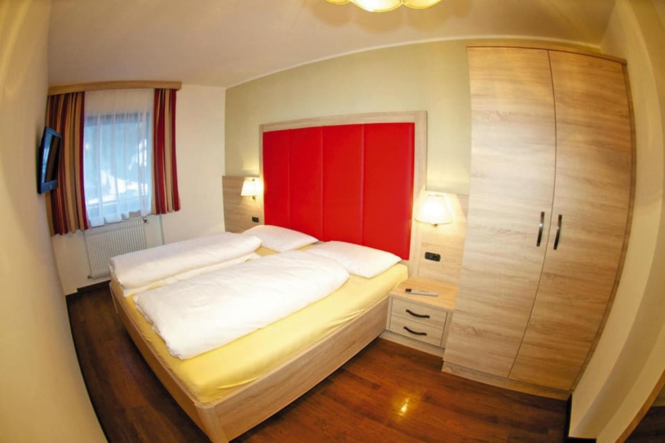 Apartment | 2 bedrooms, individually furnished, bed sheets