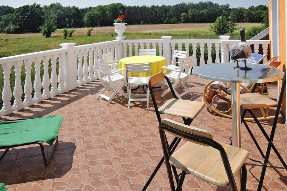 House | Outdoor dining