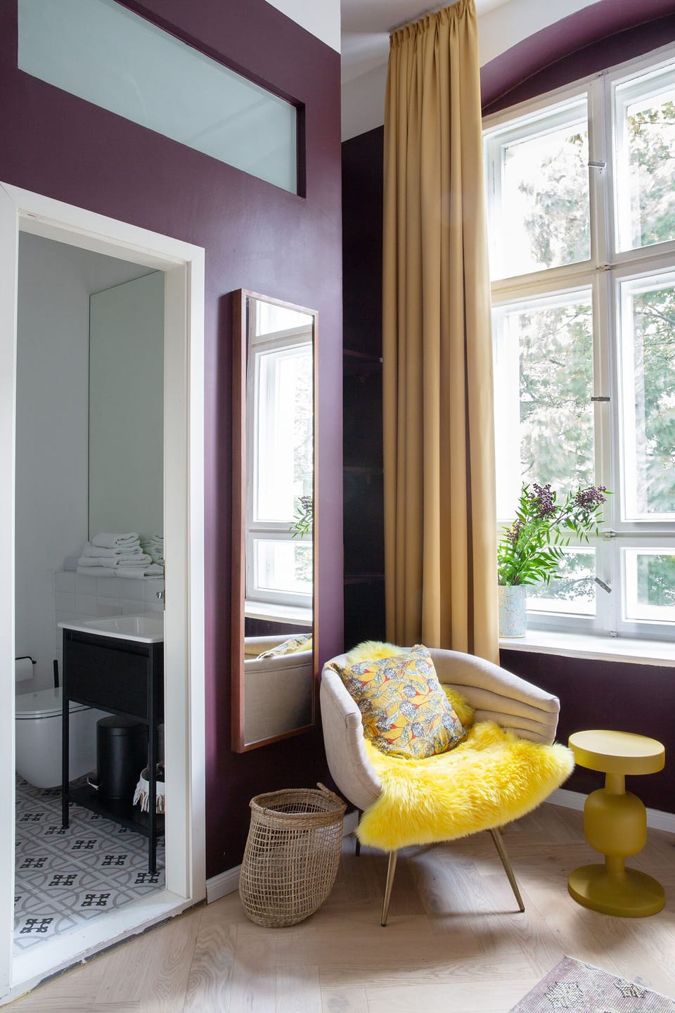 Standard Double Room | Living area | Flat-screen TV