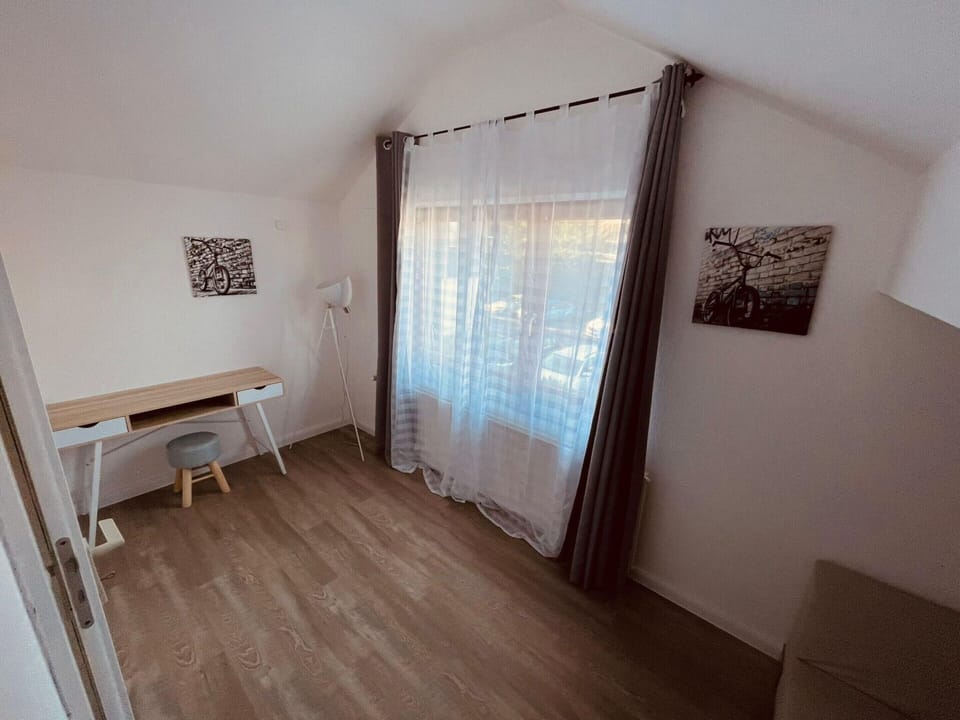 House | 3 bedrooms, individually furnished