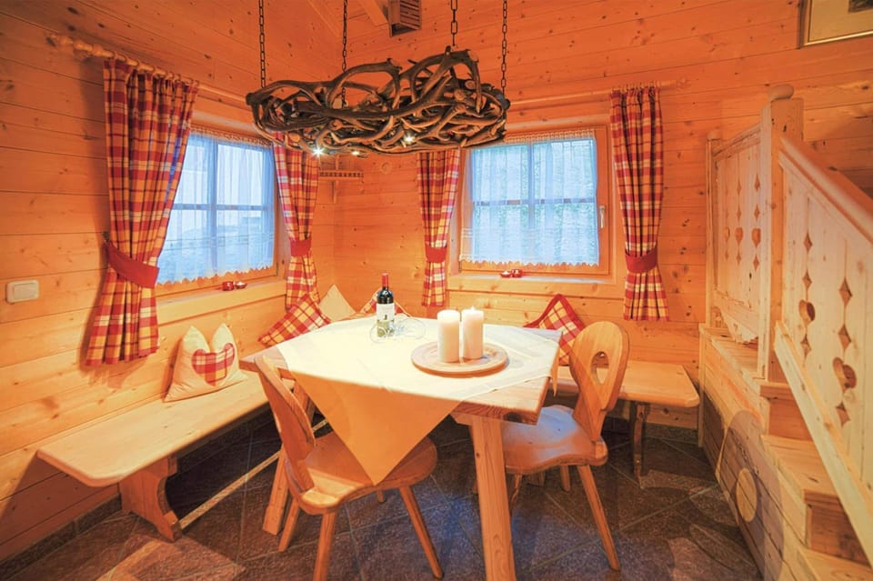 Chalet | Living room | Fireplace