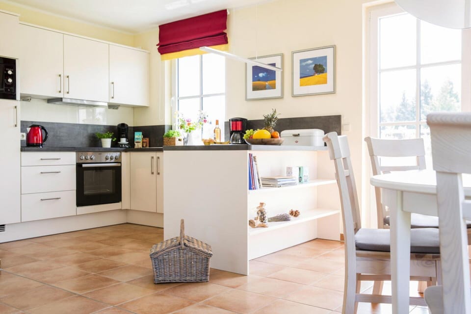 House | Private kitchen | Electric kettle, toaster, highchair