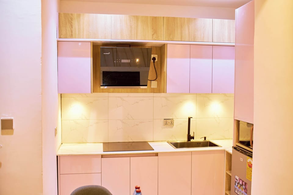 Executive Suite, City View | Private kitchen | Fridge