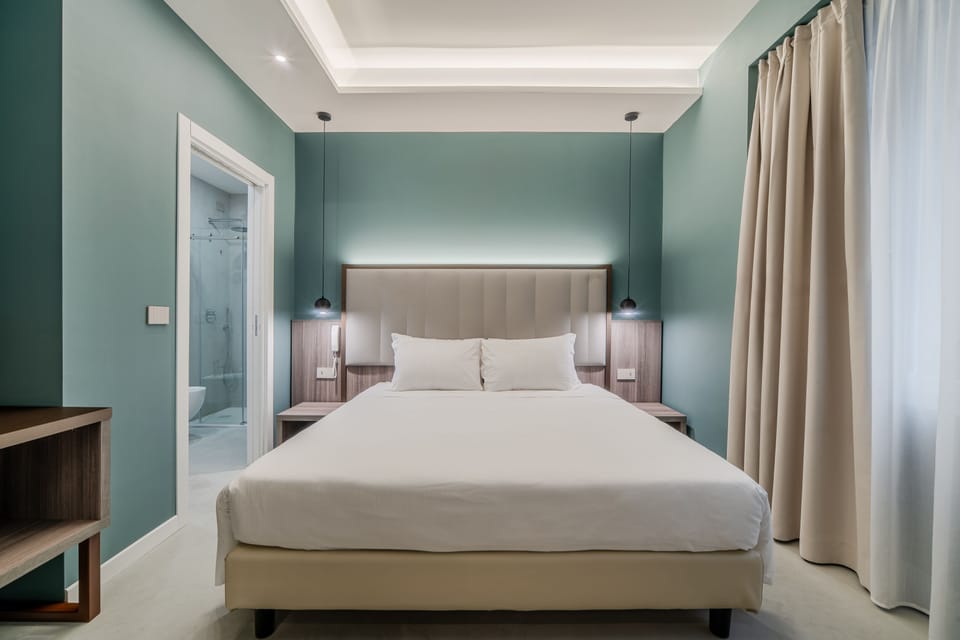 Junior Suite, Non Smoking | Hypo-allergenic bedding, memory foam beds, free minibar, in-room safe
