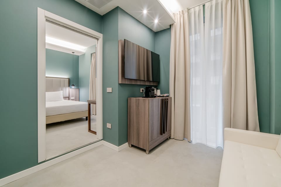 Junior Suite, Non Smoking | Hypo-allergenic bedding, memory foam beds, free minibar, in-room safe
