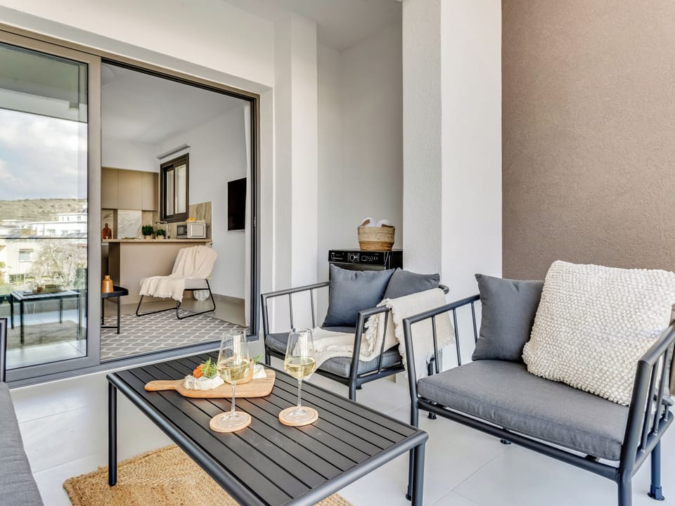 Apartment, 1 Bedroom, Balcony, City View | Interior