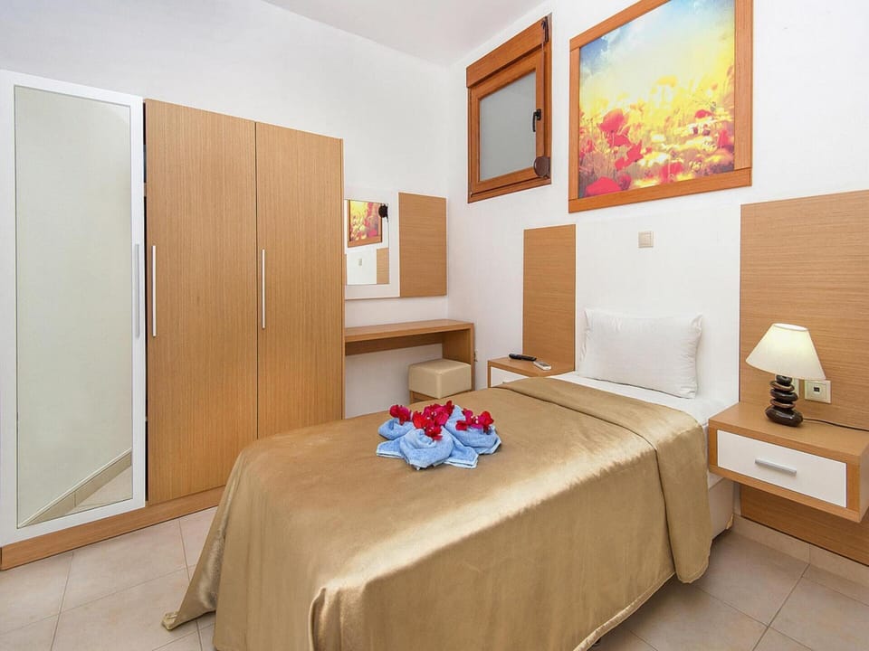 House | 3 bedrooms, individually furnished, iron/ironing board