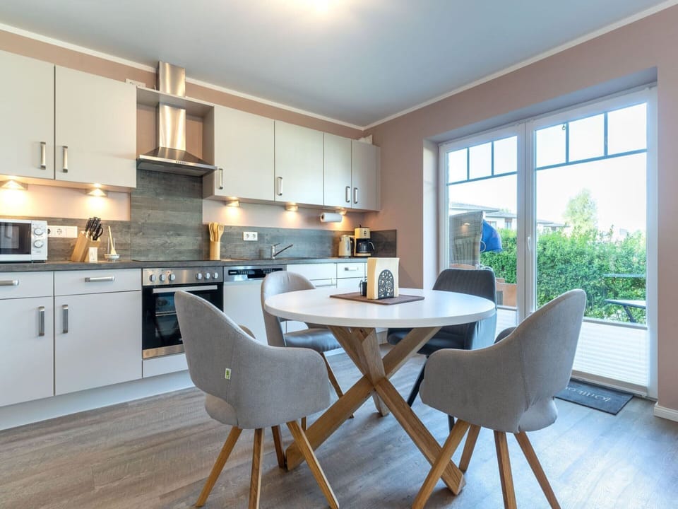 Apartment | Private kitchen | Electric kettle, toaster