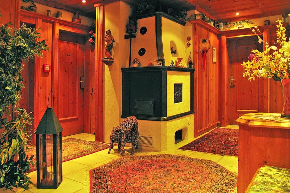 Apartment | Living room | Fireplace