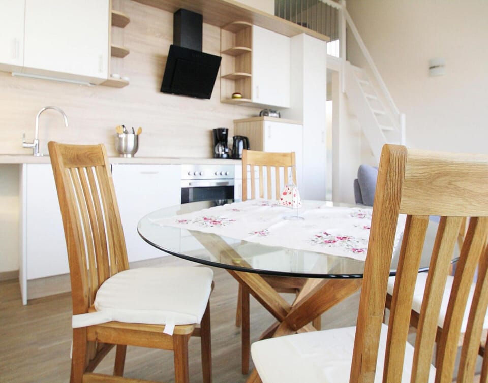House | Private kitchen | Electric kettle, toaster, highchair