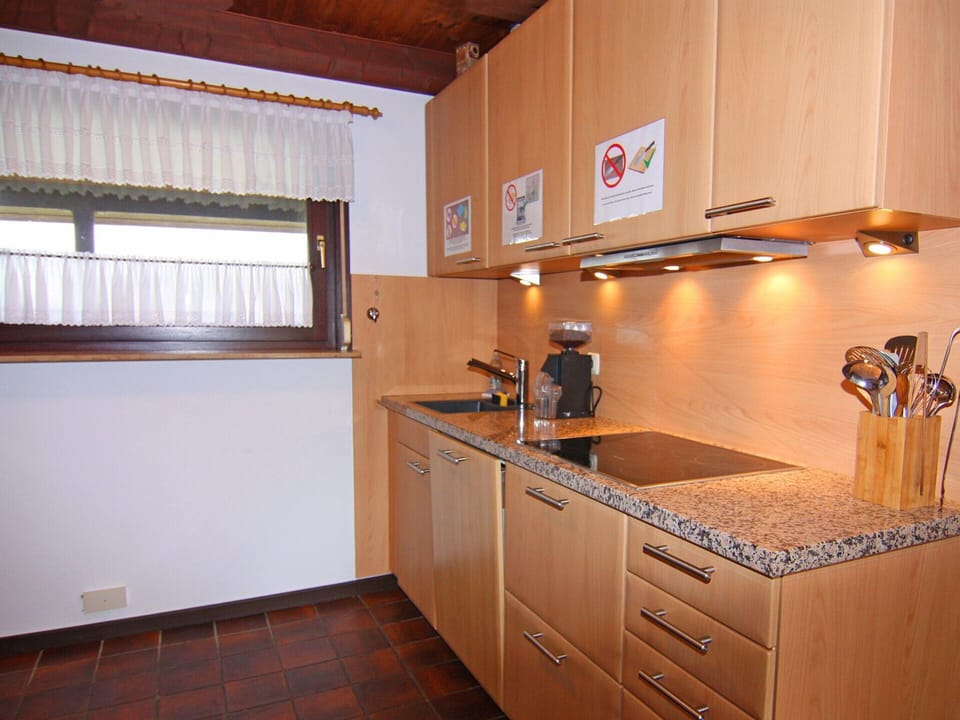 House | Private kitchen | Electric kettle, toaster, highchair