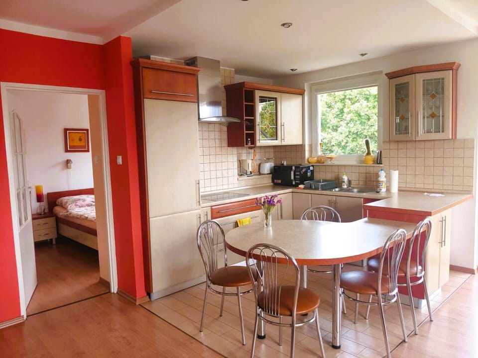 Apartment | Private kitchen | Electric kettle, toaster