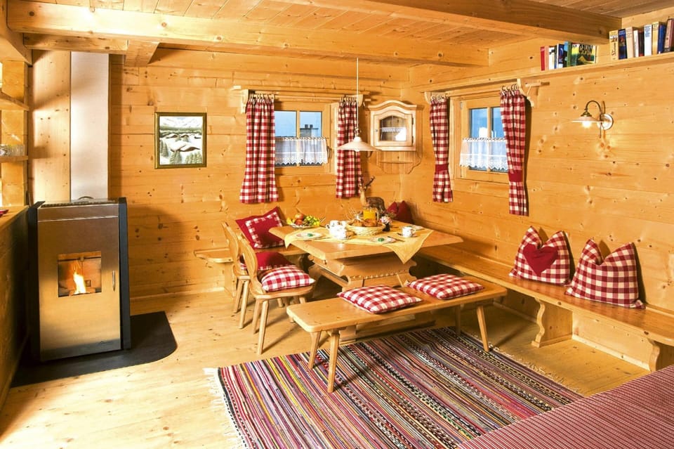 Chalet | Dining