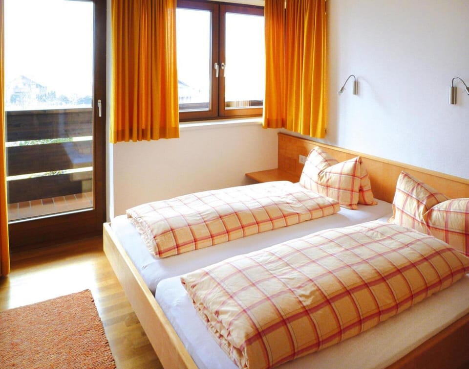 House | 3 bedrooms, individually furnished, bed sheets