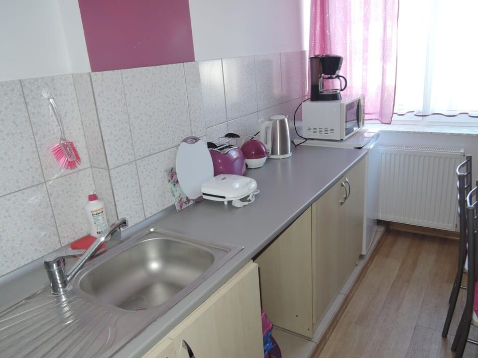 Apartment | Private kitchen | Electric kettle, toaster