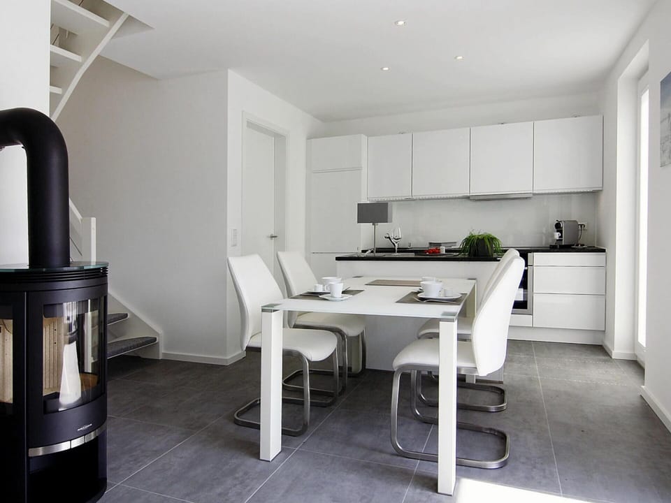 House | Private kitchen | Electric kettle, toaster, highchair