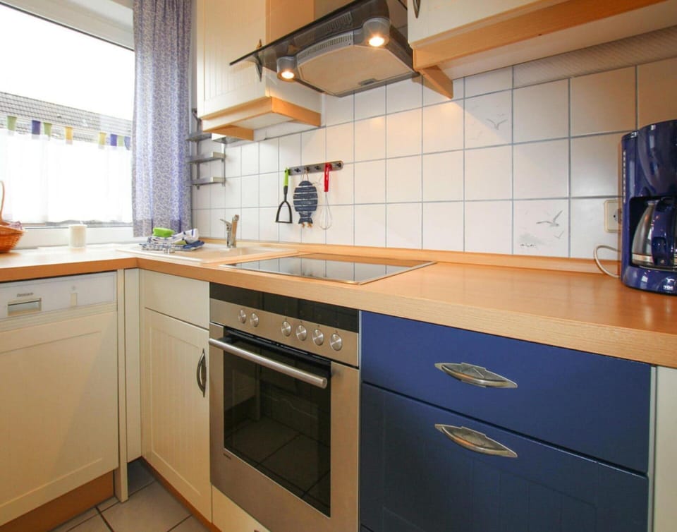 Apartment | Private kitchen | Electric kettle, toaster