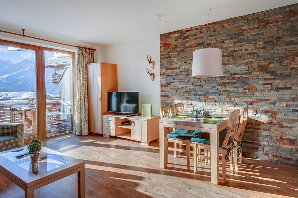 Apartment | Dining