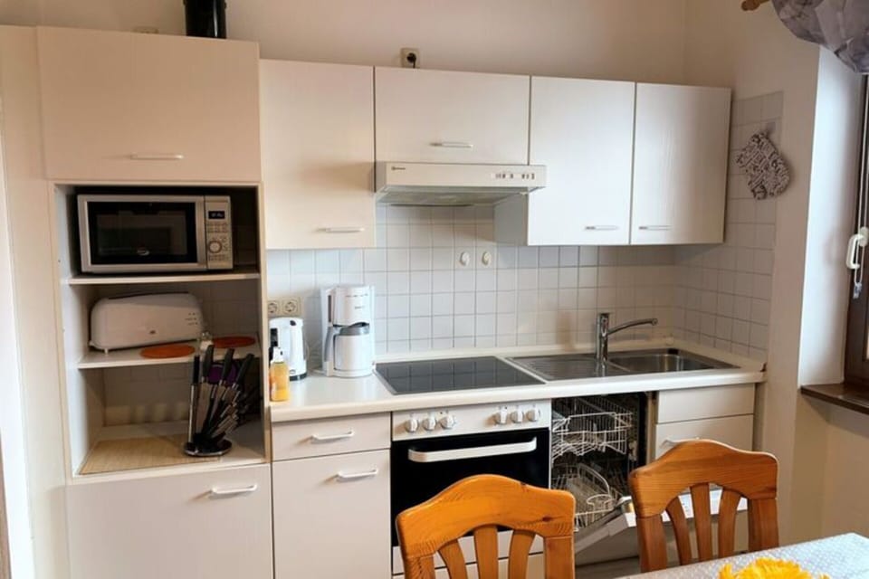 House | Private kitchen | Electric kettle, toaster, highchair