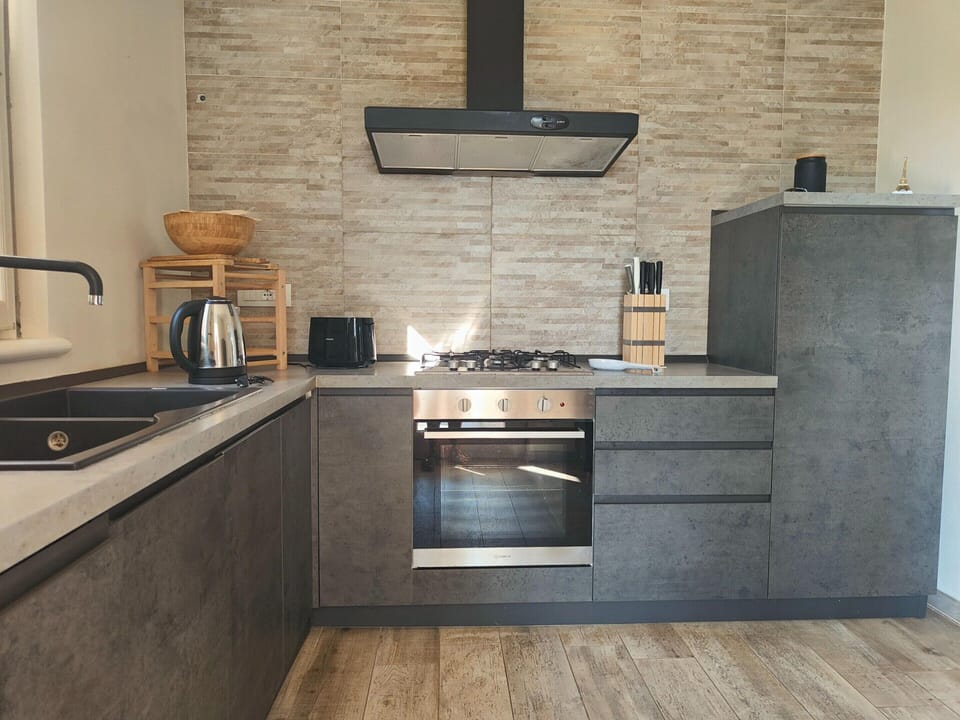 House | Private kitchen | Electric kettle, toaster, highchair