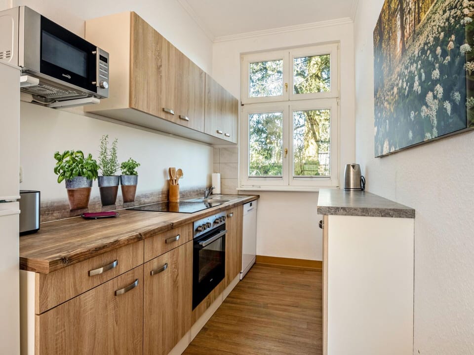House | Private kitchen | Electric kettle, toaster, highchair