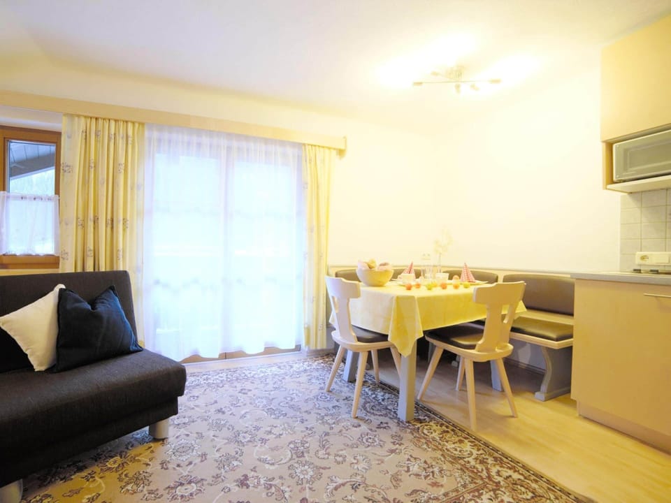 Apartment | Dining