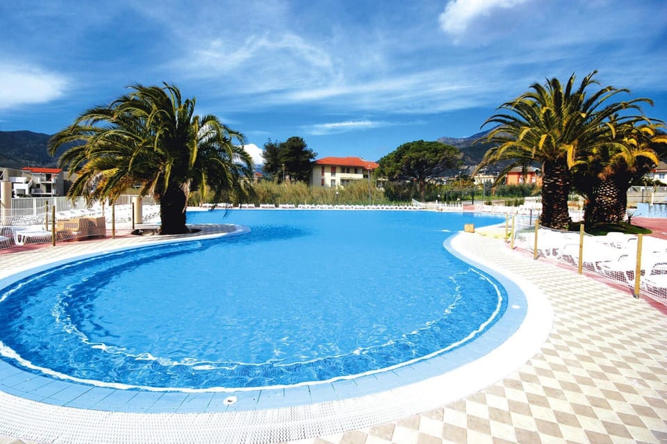 Apartment | Pool | Outdoor pool