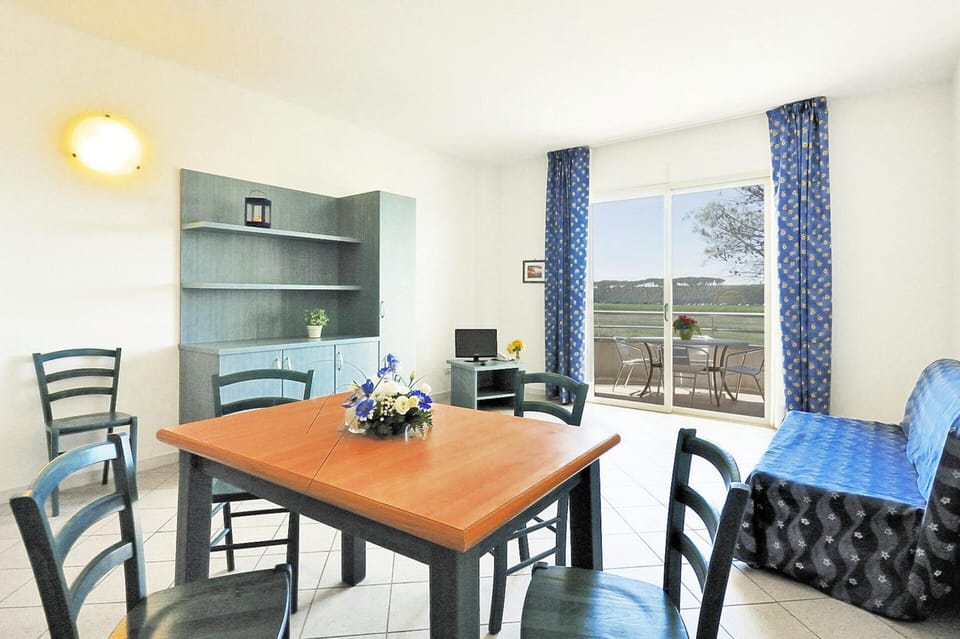 Apartment | Dining