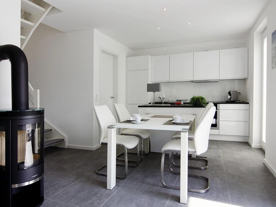 House | Private kitchen | Electric kettle, toaster, highchair