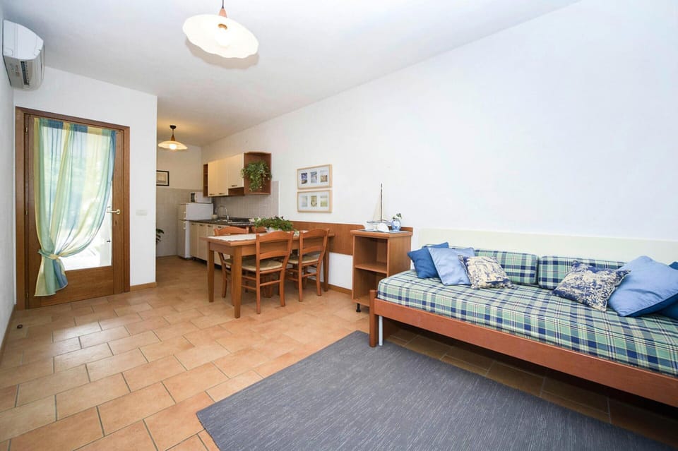 Apartment | Dining